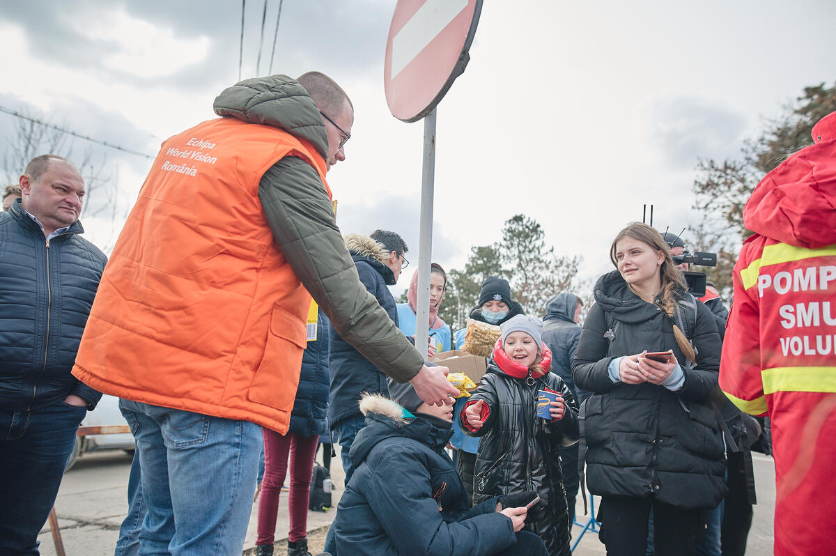 WV Romania staff member with Ukrainians at the border