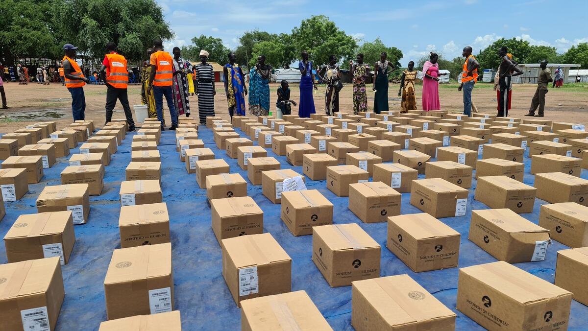 World Vision staff and volunteers on the line of duty in Mangala IDP camp, South Sudan, distributing the Vitameal.
