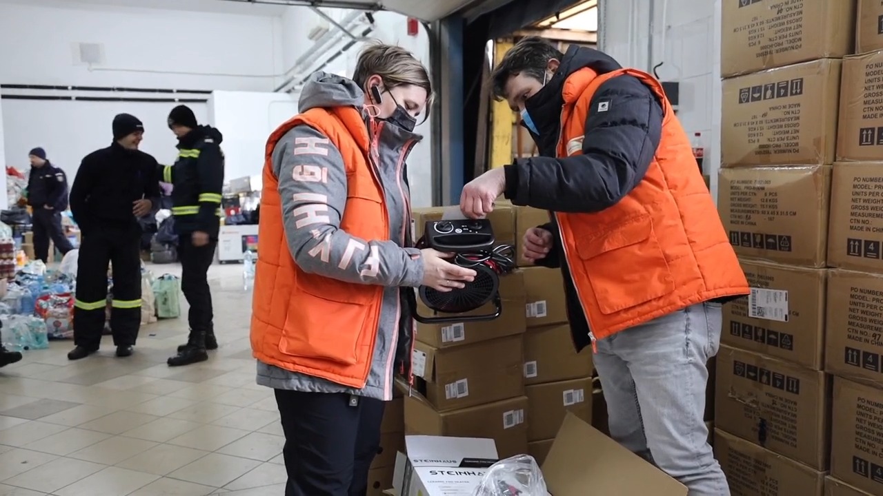 World Vision volunteers delivering food, clean water and first aid supplies in Ukraine