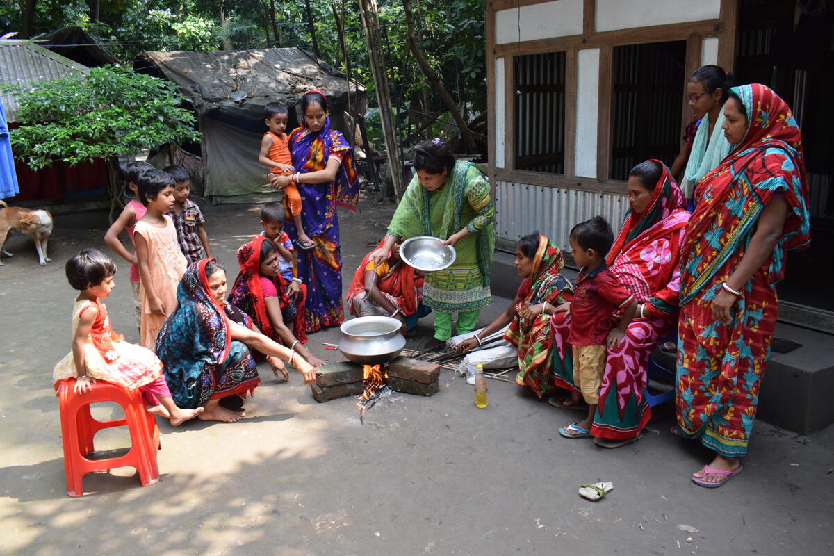 Lipi, the PD Hearth Facilitator teaching mothers to cook balanced diet in Bangladesh