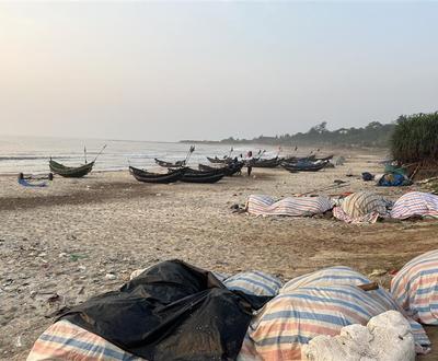 Fishing boats in Cua Tung