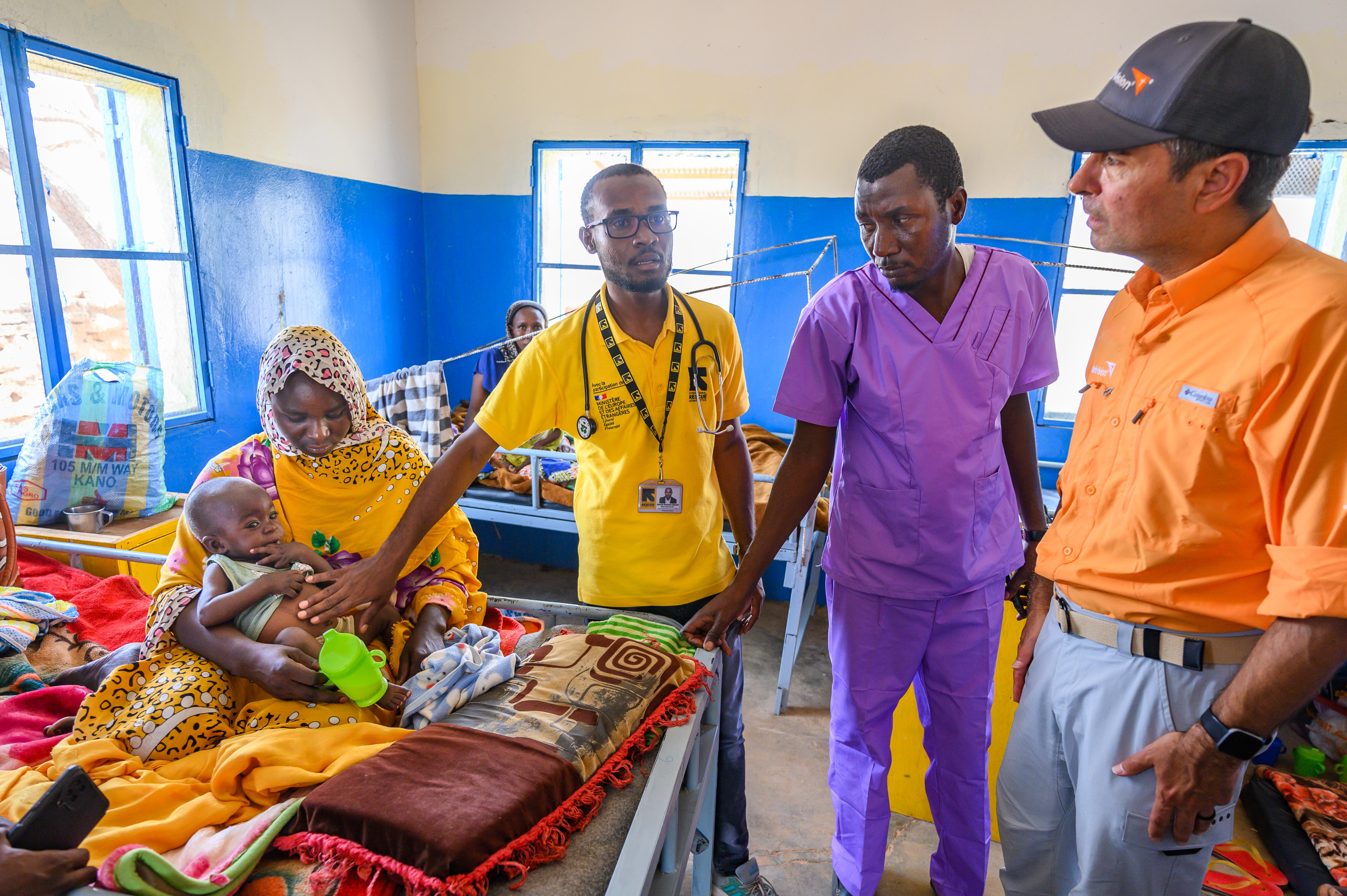 Dr. Albachir Mahamat Albachir (yellow shirt)