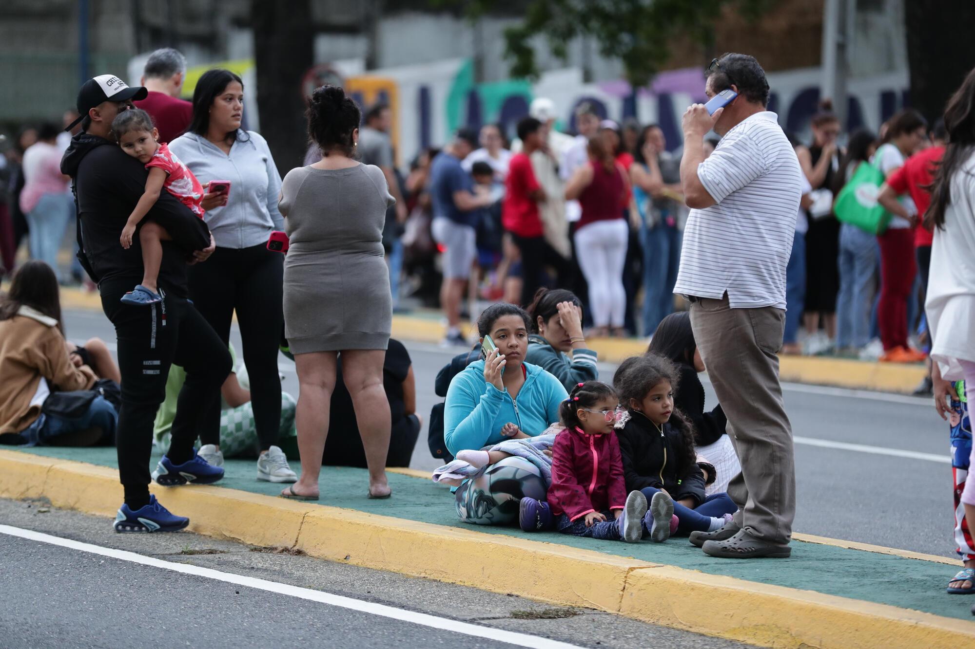 Powerful earthquake strikes Venezuela